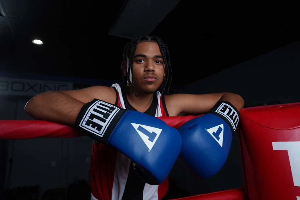 TITLE Boxing USA Boxing Competition Gloves - Elastic 4 TITLE Boxing USA Boxing Competition Gloves - Elastic - Image 2