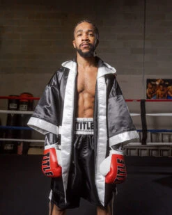 TITLE Boxing Fingertip Robe -Nike Sales Shop TSRFBKWH 1