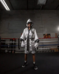 TITLE Boxing Fingertip Robe -Nike Sales Shop TSRFWHBK 1